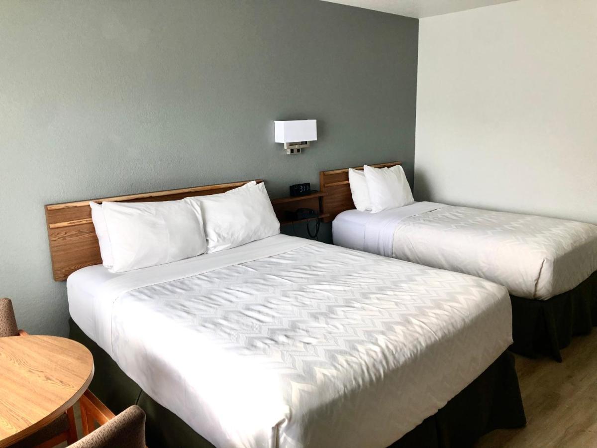 Super 8 By Wyndham Fort Bragg Buitenkant foto