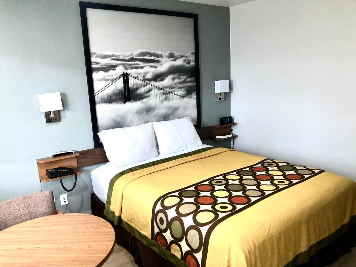Super 8 By Wyndham Fort Bragg Buitenkant foto