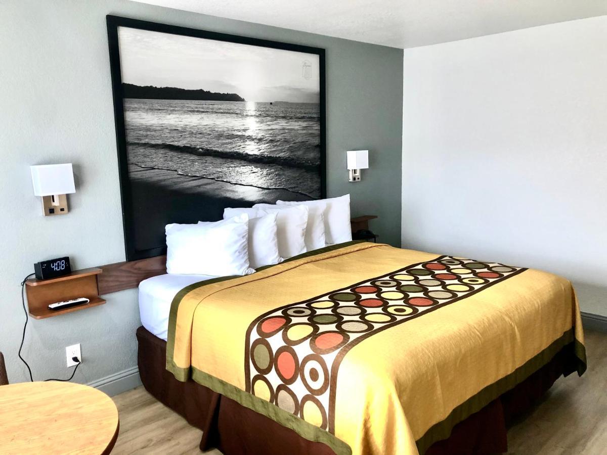 Super 8 By Wyndham Fort Bragg Buitenkant foto