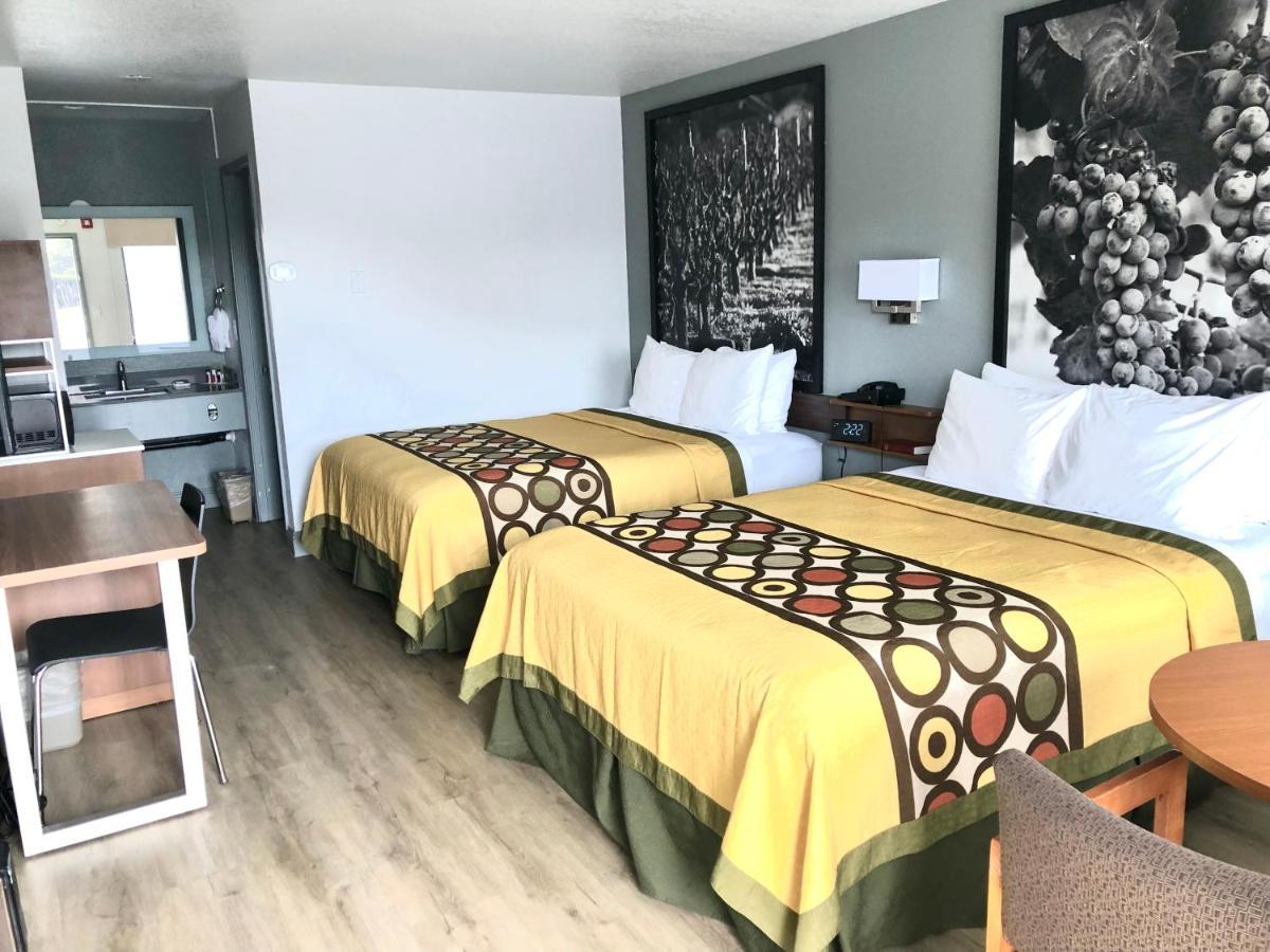 Super 8 By Wyndham Fort Bragg Buitenkant foto