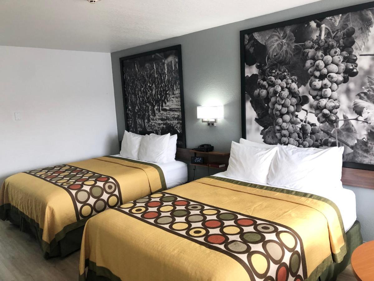 Super 8 By Wyndham Fort Bragg Buitenkant foto