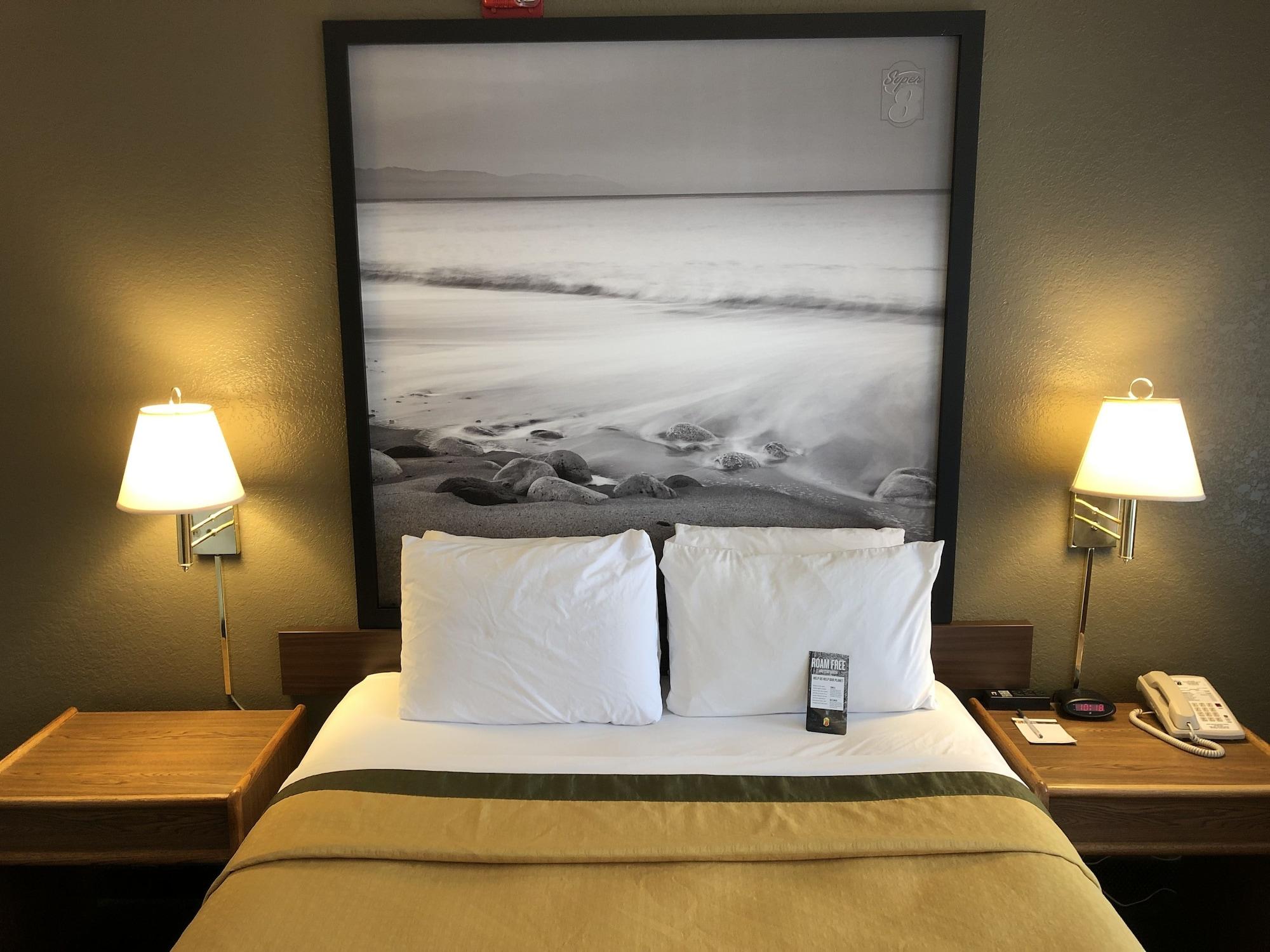 Super 8 By Wyndham Fort Bragg Buitenkant foto