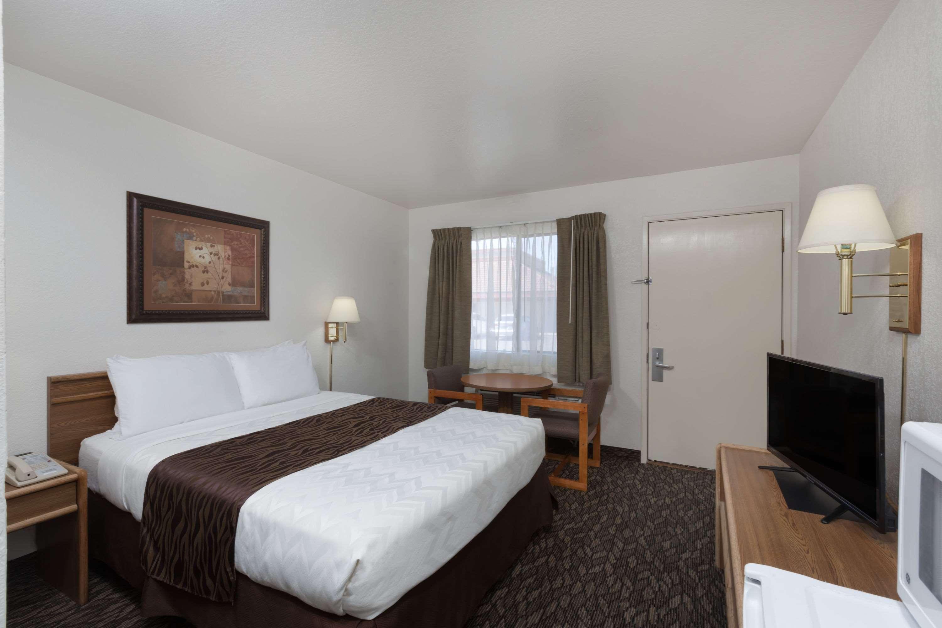Super 8 By Wyndham Fort Bragg Buitenkant foto