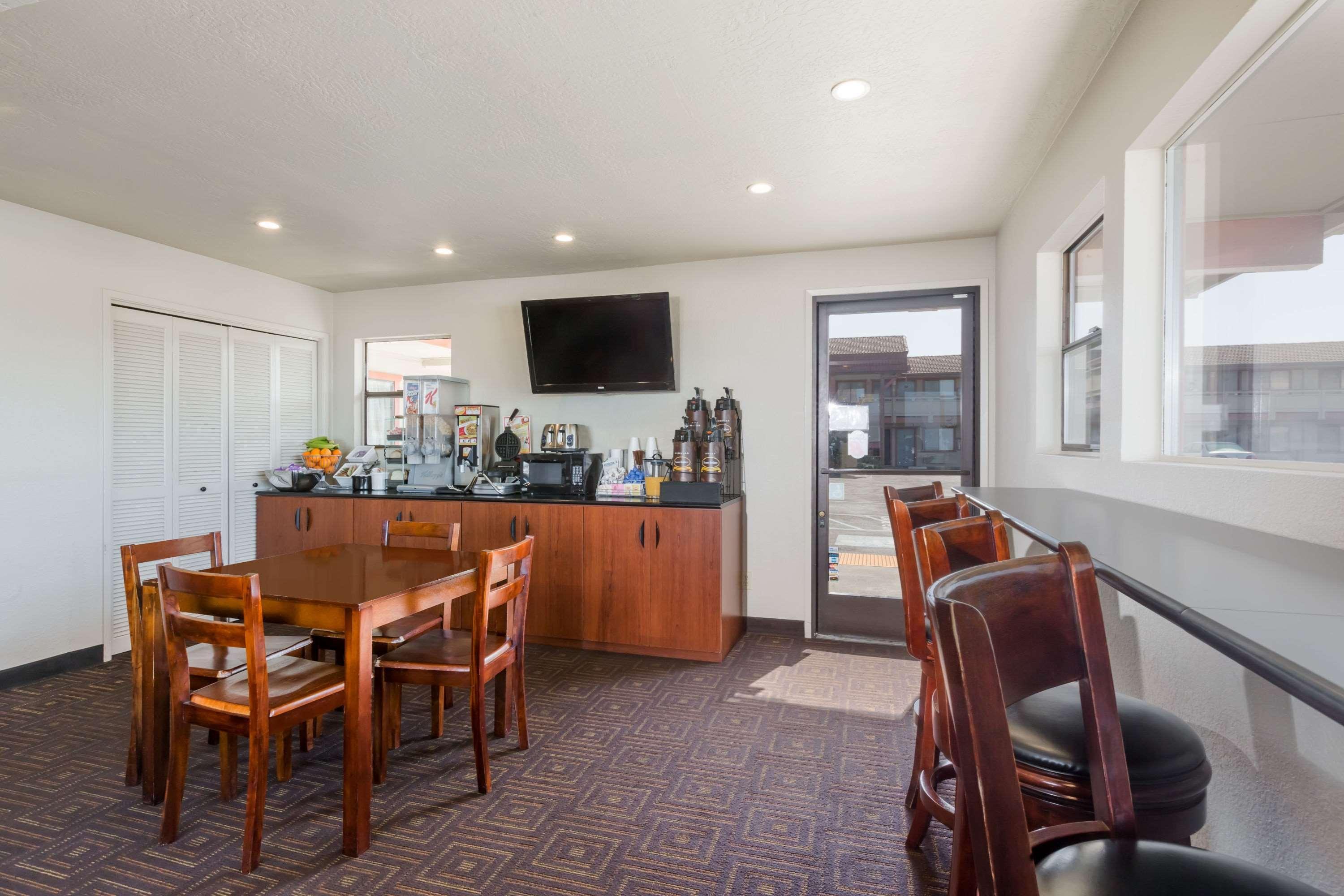 Super 8 By Wyndham Fort Bragg Buitenkant foto