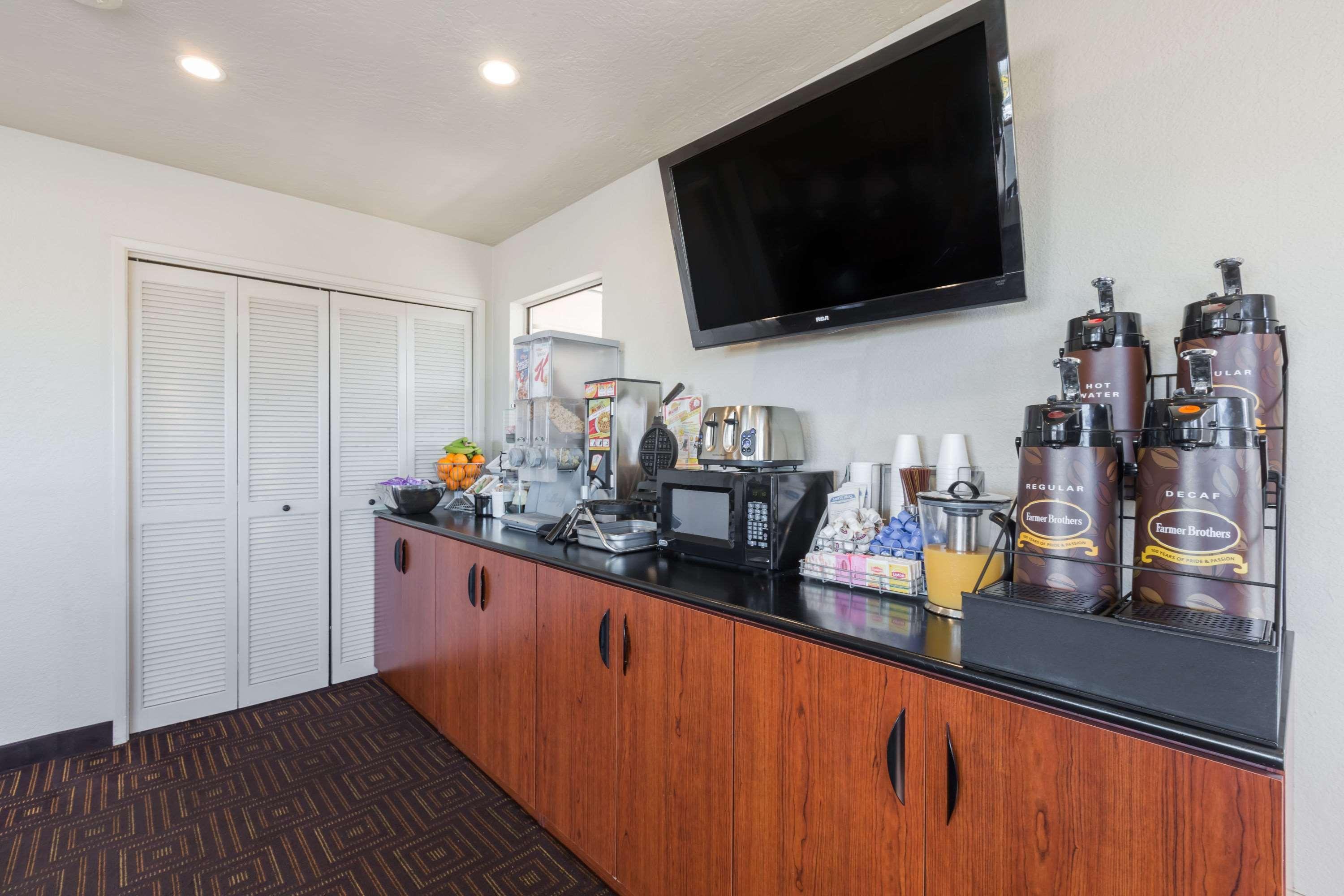 Super 8 By Wyndham Fort Bragg Buitenkant foto