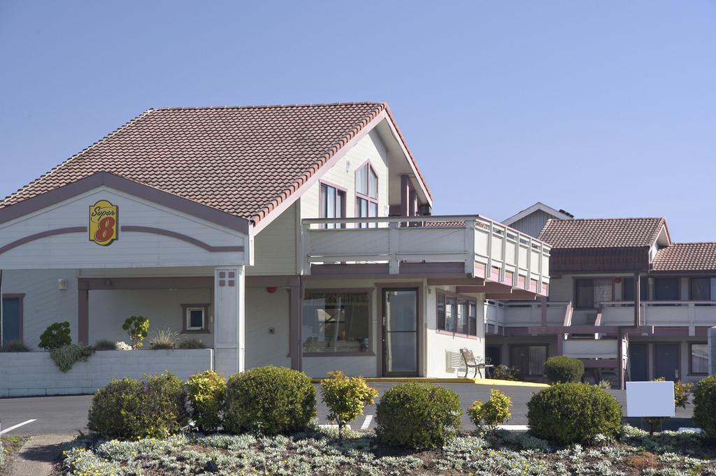 Super 8 By Wyndham Fort Bragg Buitenkant foto