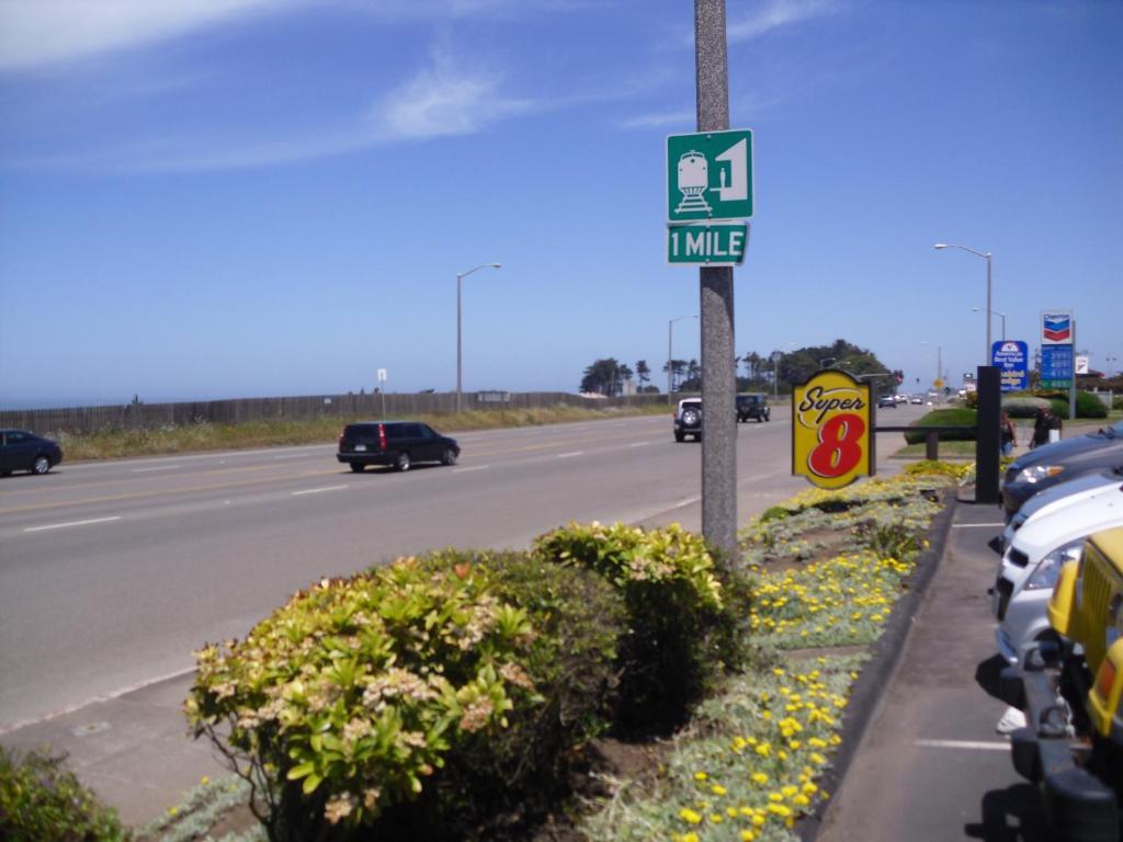 Super 8 By Wyndham Fort Bragg Buitenkant foto