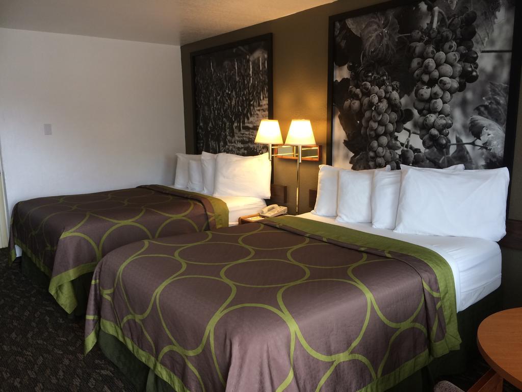 Super 8 By Wyndham Fort Bragg Buitenkant foto