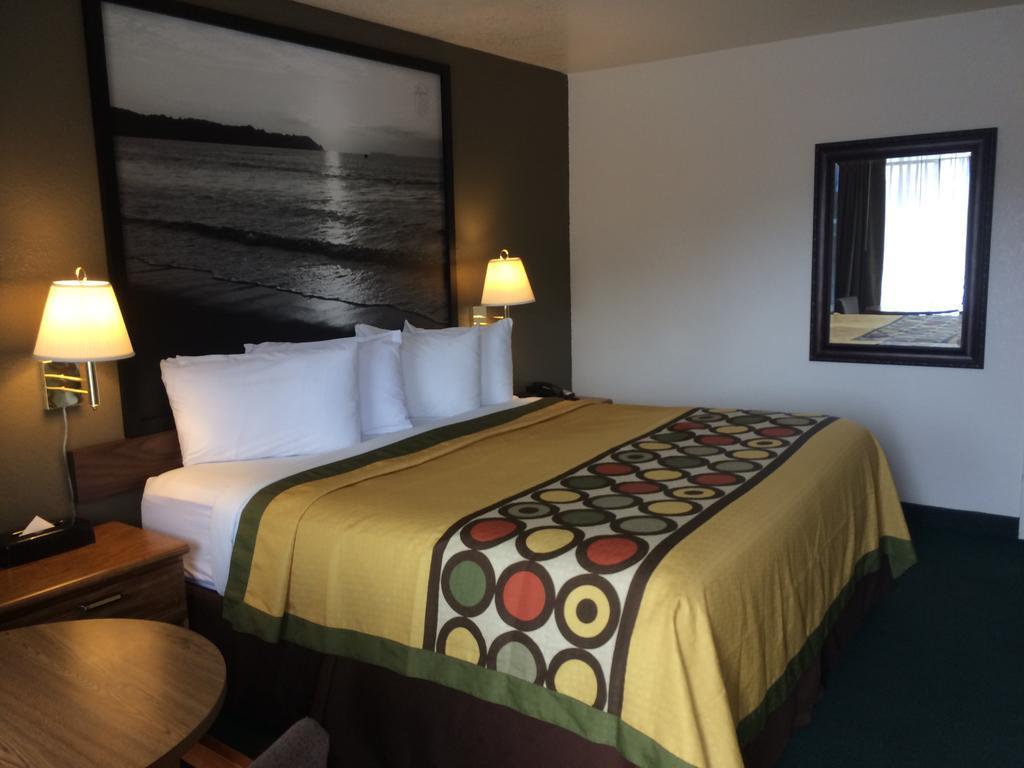 Super 8 By Wyndham Fort Bragg Buitenkant foto
